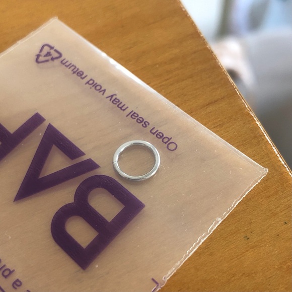 White gold 1/4 seam ring - Picture 2 of 3